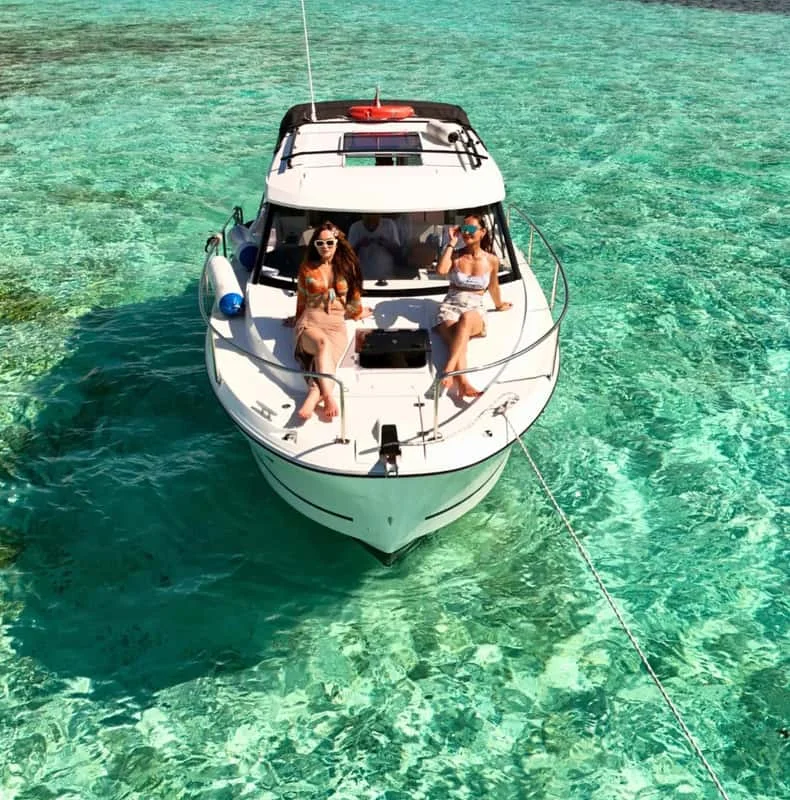 Privatyacht des Rinca-Ausflugs von Salaya Yacht